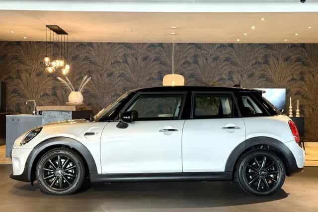 MINI Cooper (2021) thumbnail 2