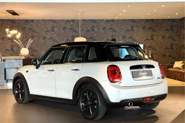 MINI Cooper (2021) thumbnail 3