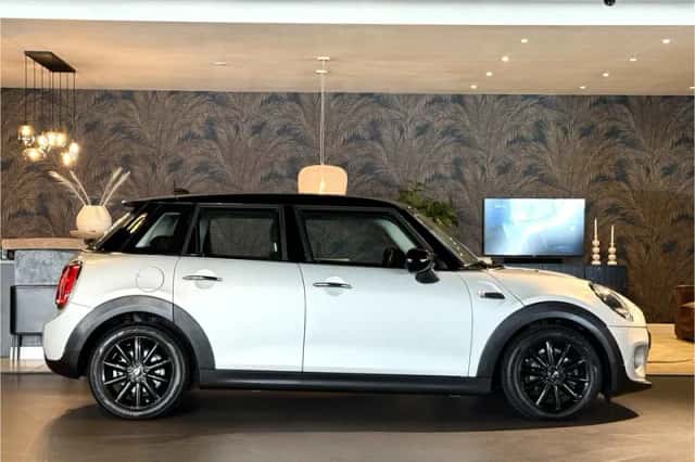 MINI Cooper (2021) thumbnail 6