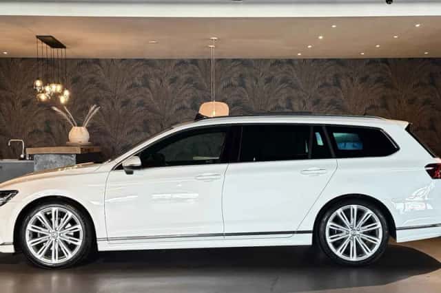 Volkswagen Passat (2019) thumbnail 2