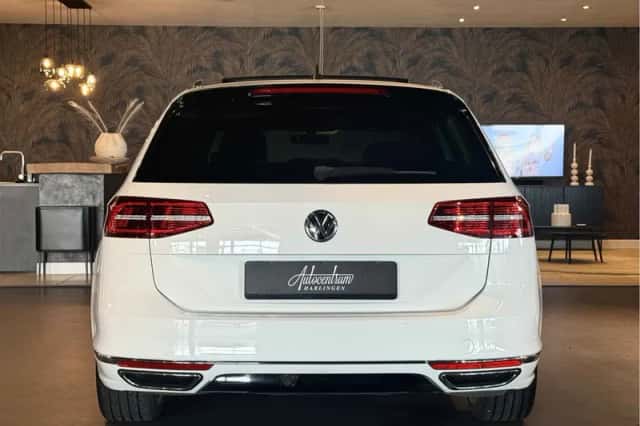 Volkswagen Passat (2019) thumbnail 4