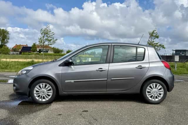 Renault Clio (2012) thumbnail 2