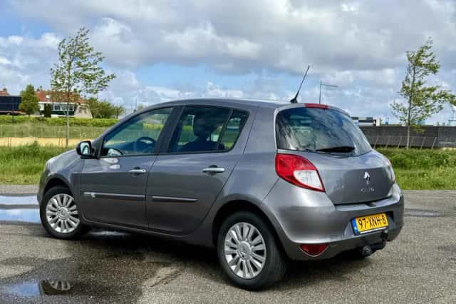 Renault Clio (2012) thumbnail 3