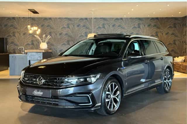 Volkswagen Passat (2020) thumbnail 1