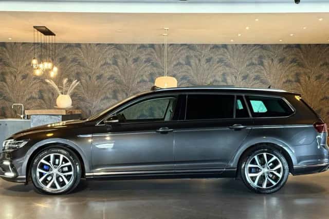 Volkswagen Passat (2020) thumbnail 2
