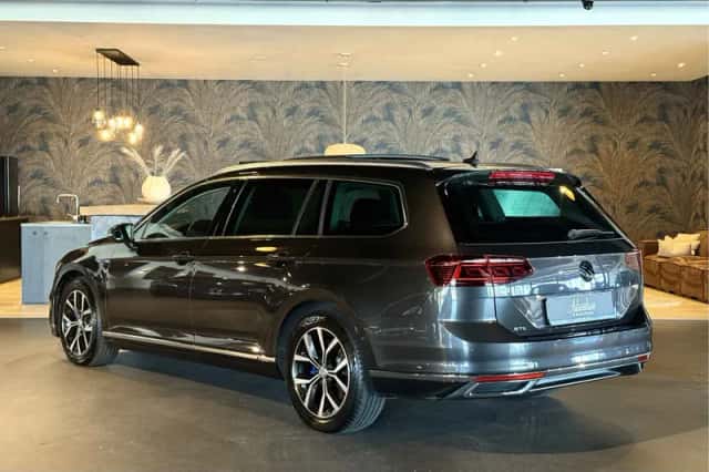 Volkswagen Passat (2020) thumbnail 3
