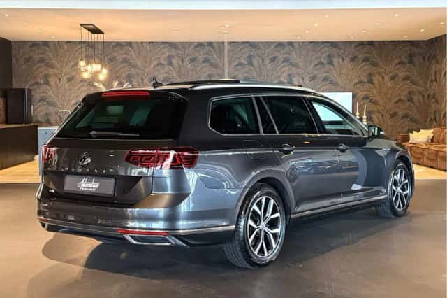Volkswagen Passat (2020) thumbnail 5