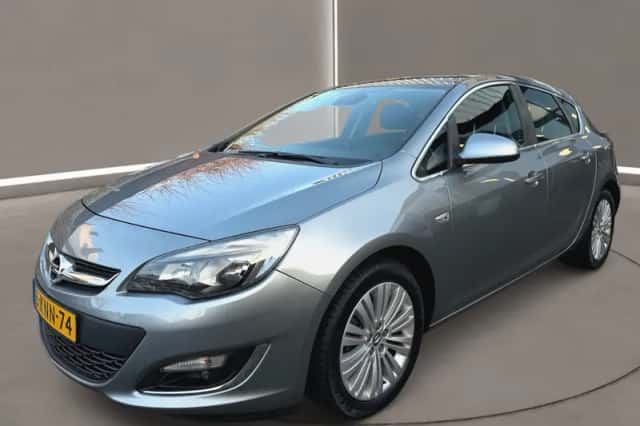 Opel Astra (2013) thumbnail 1