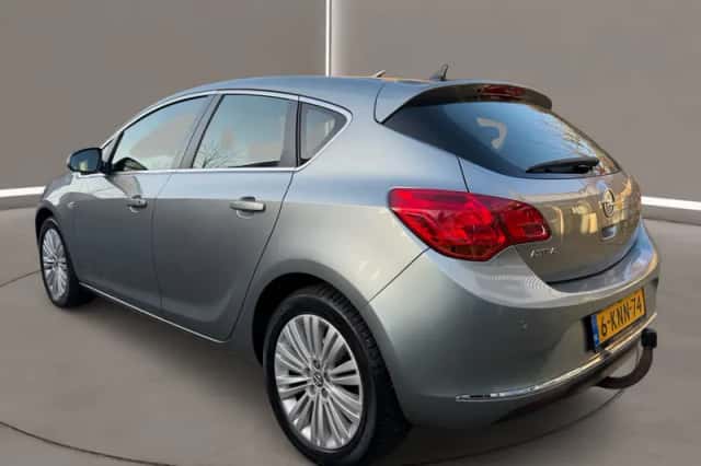 Opel Astra (2013) thumbnail 5