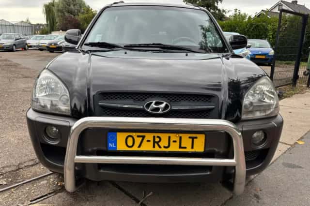 Hyundai Tucson (2005) thumbnail 2