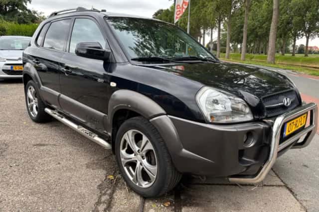 Hyundai Tucson (2005) thumbnail 3