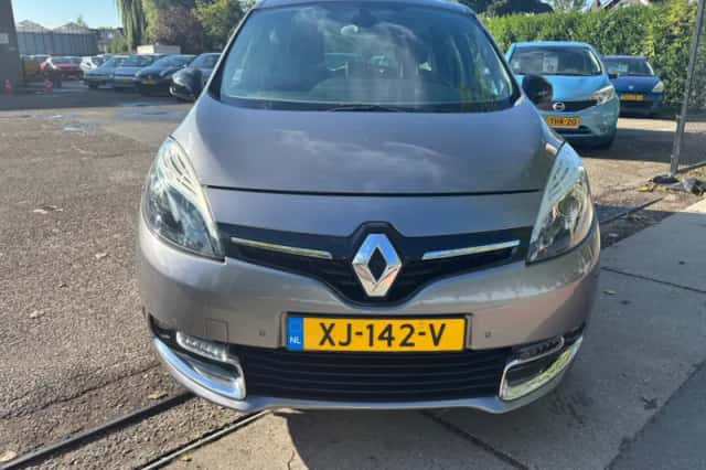 Renault Scénic (2014) thumbnail 2