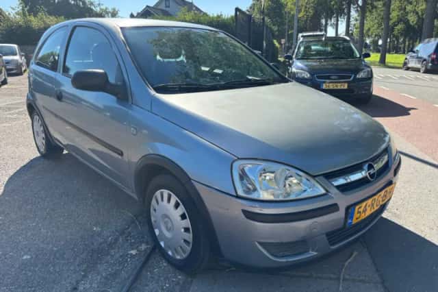 Opel Corsa (2005) thumbnail 3