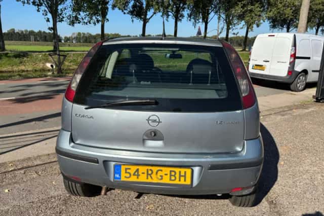 Opel Corsa (2005) thumbnail 5