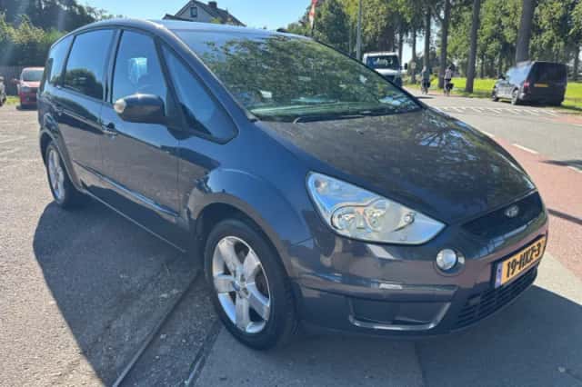 Ford S-Max (2009) thumbnail 3