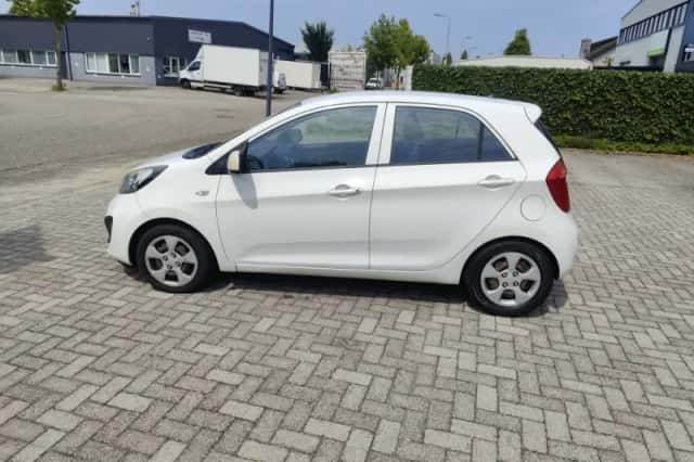 Kia Picanto (2013) thumbnail 5