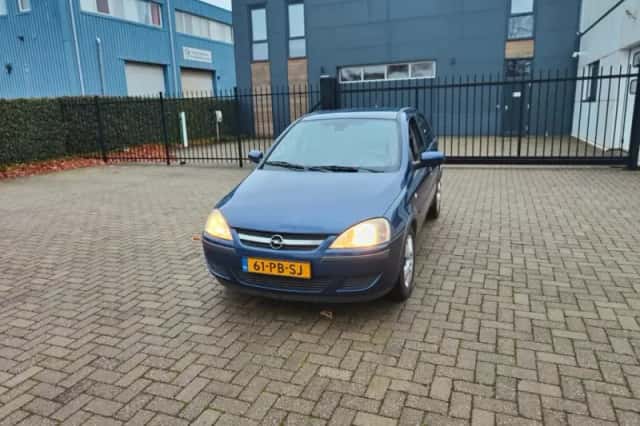 Opel Corsa (2004) thumbnail 1