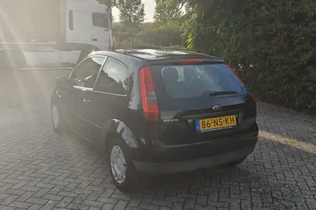 Ford Fiesta (2004) thumbnail 4