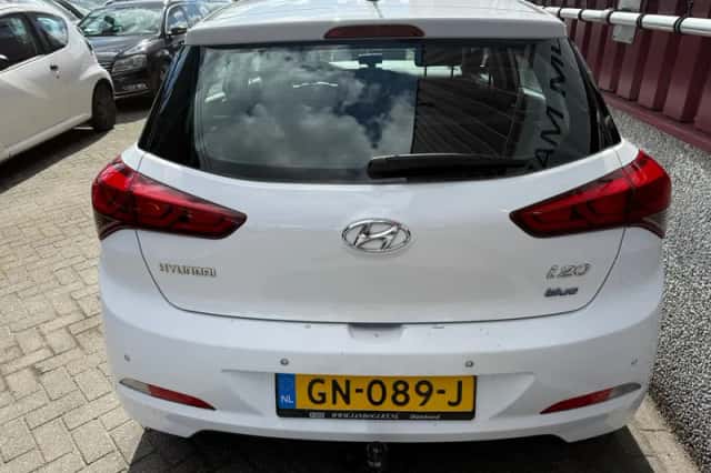 Hyundai i20 (2015) thumbnail 3