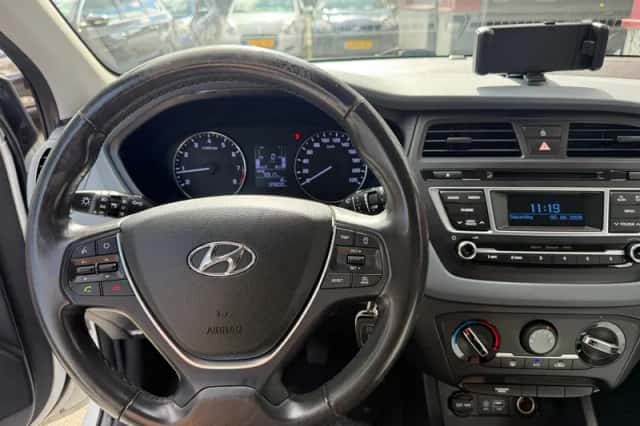 Hyundai i20 (2015) thumbnail 6