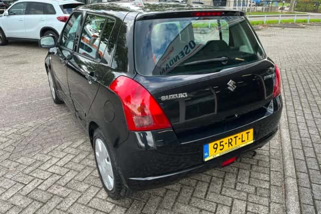 Suzuki Swift (2005) thumbnail 2