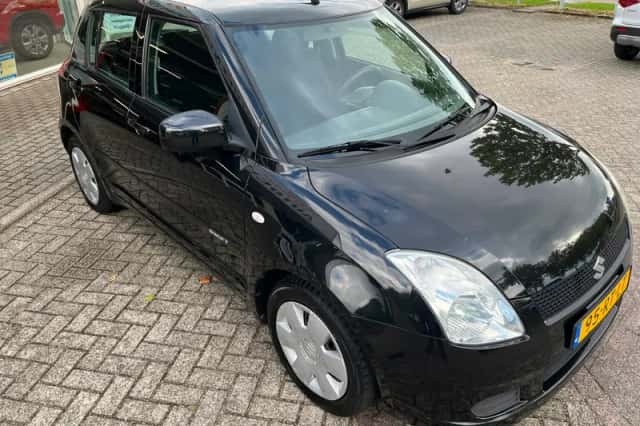 Suzuki Swift (2005) thumbnail 4