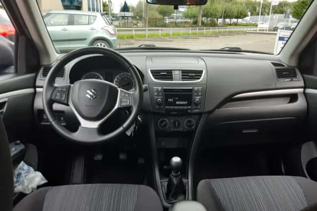 Suzuki Swift (2017) thumbnail 3