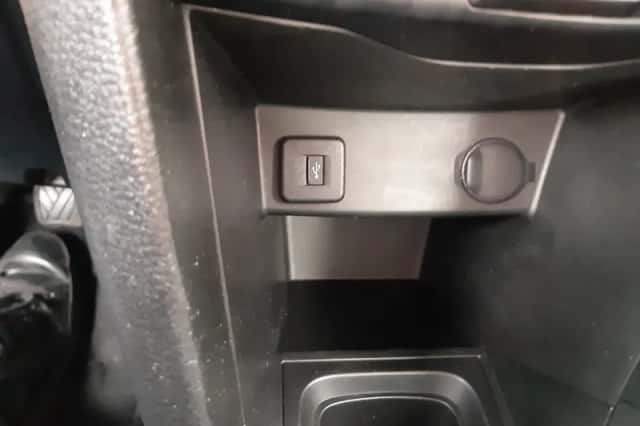 Suzuki Swift (2017) thumbnail 6