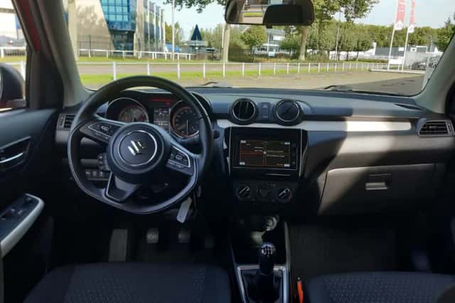 Suzuki Swift (2021) thumbnail 3