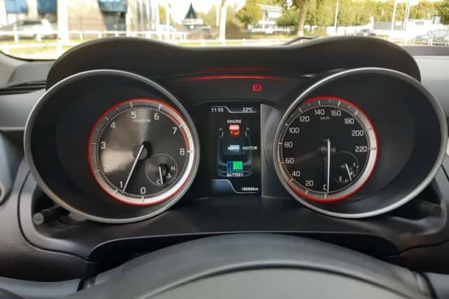 Suzuki Swift (2021) thumbnail 4