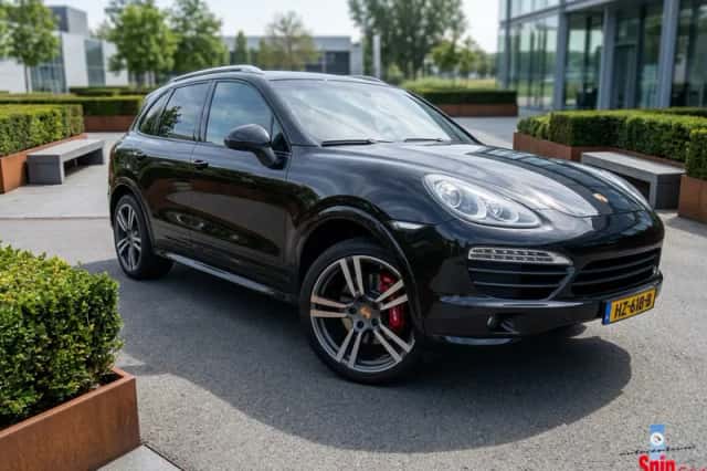 Porsche Cayenne (2012) thumbnail 1