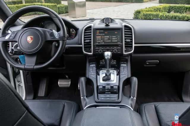 Porsche Cayenne (2012) thumbnail 3