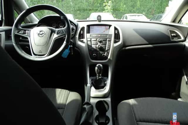 Opel Astra (2012) thumbnail 3