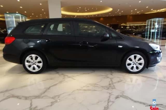 Opel Astra (2012) thumbnail 4