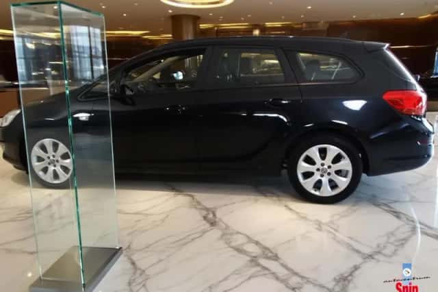 Opel Astra (2012) thumbnail 6