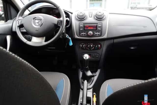 Dacia Sandero (2016) thumbnail 3