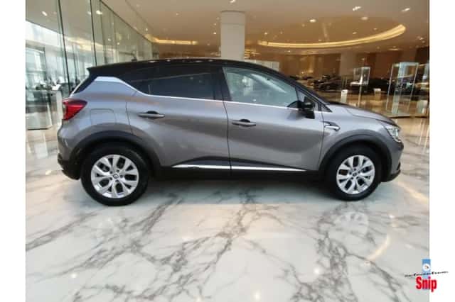 Renault Captur (2022) thumbnail 4