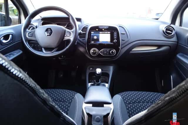 Renault Captur (2020) thumbnail 3