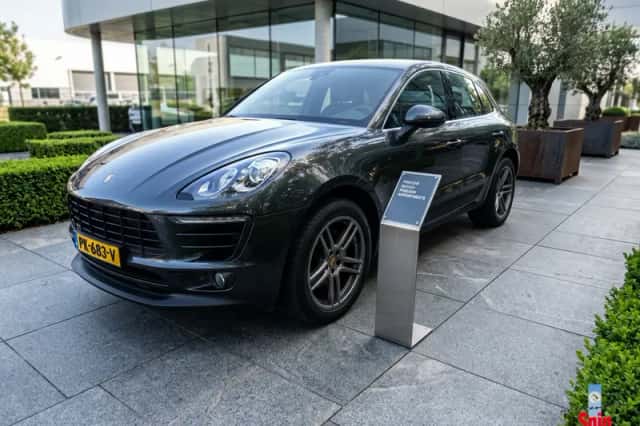 Porsche Macan (2017) thumbnail 1
