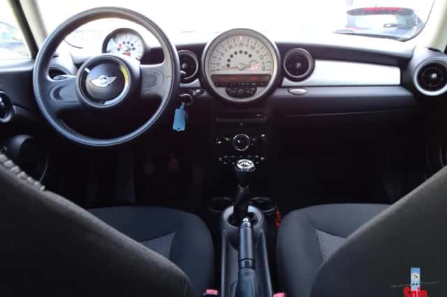 MINI One (2011) thumbnail 3