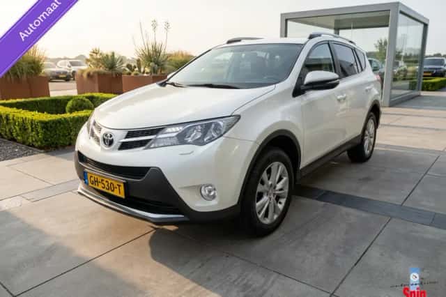 Toyota RAV4 (2015) thumbnail 1