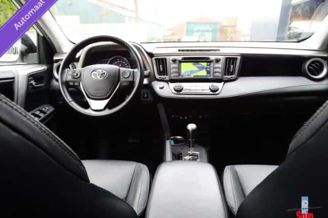 Toyota RAV4 (2015) thumbnail 3