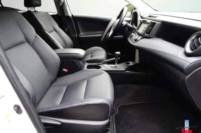 Toyota RAV4 (2015) thumbnail 6
