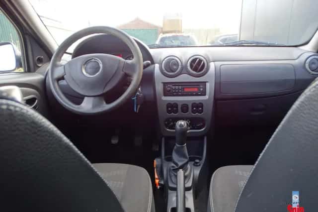 Dacia Sandero (2012) thumbnail 3