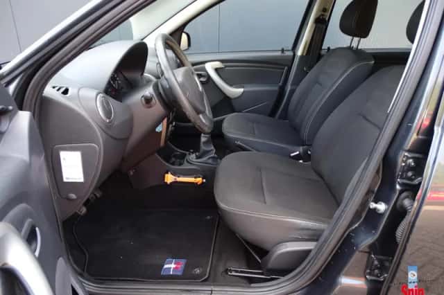 Dacia Sandero (2012) thumbnail 5