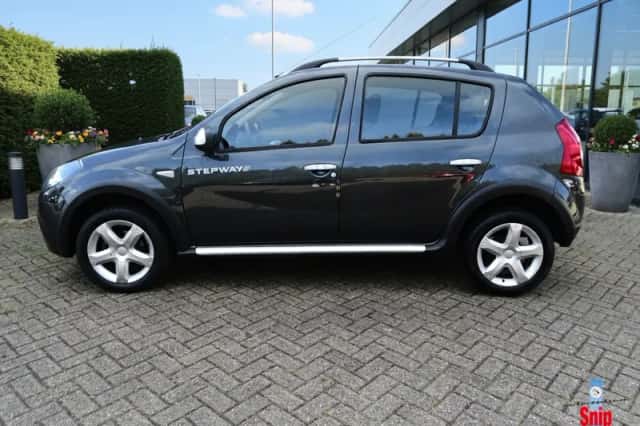 Dacia Sandero (2012) thumbnail 6