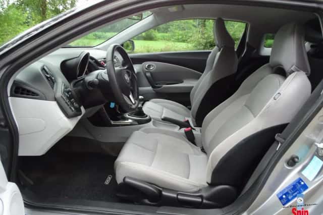 Honda CR-Z (2013) thumbnail 3