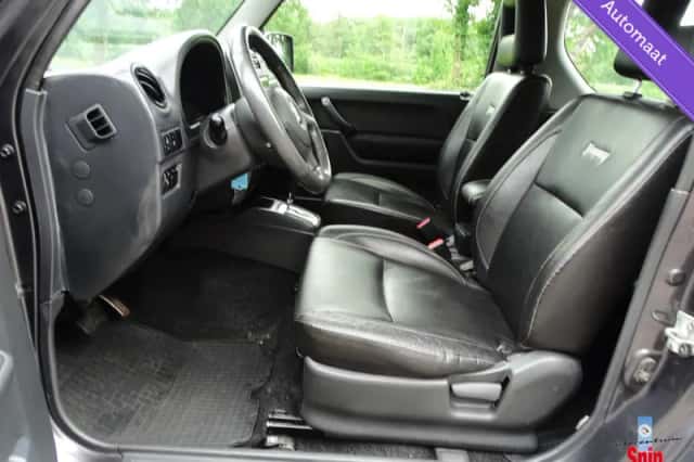 Suzuki Jimny (2012) thumbnail 3