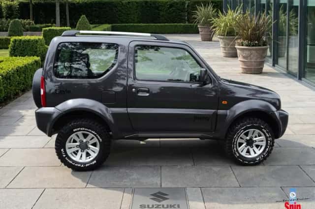 Suzuki Jimny (2012) thumbnail 4