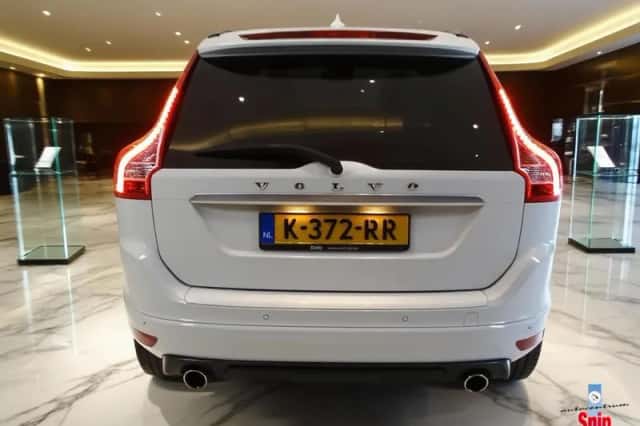 Volvo XC60 (2017) thumbnail 2